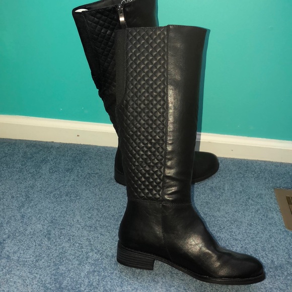 Black boots - Picture 3 of 5